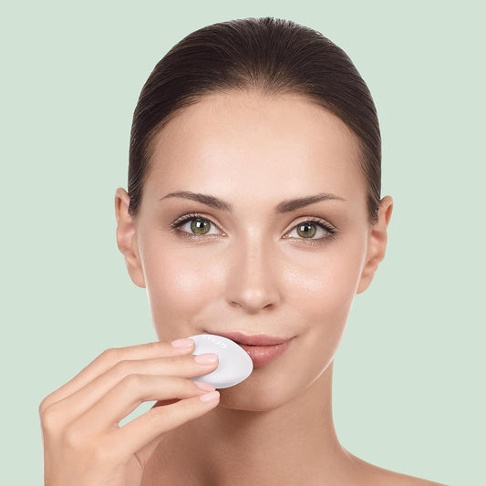 GESKE Lip Volumizer & Booster 4-in-1 Starlight – a device for fuller, smoother and shinier lips.