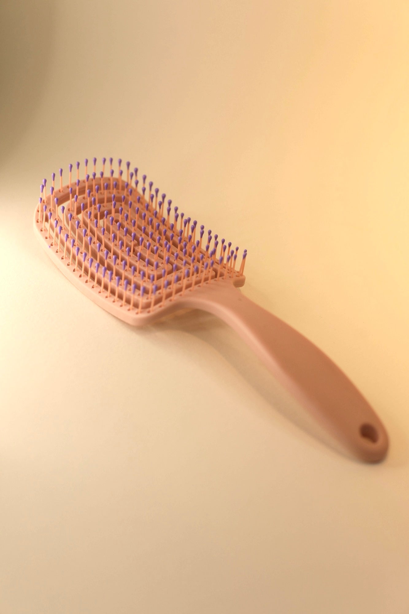 Elegant round hair comb – carved decorative accessory for women