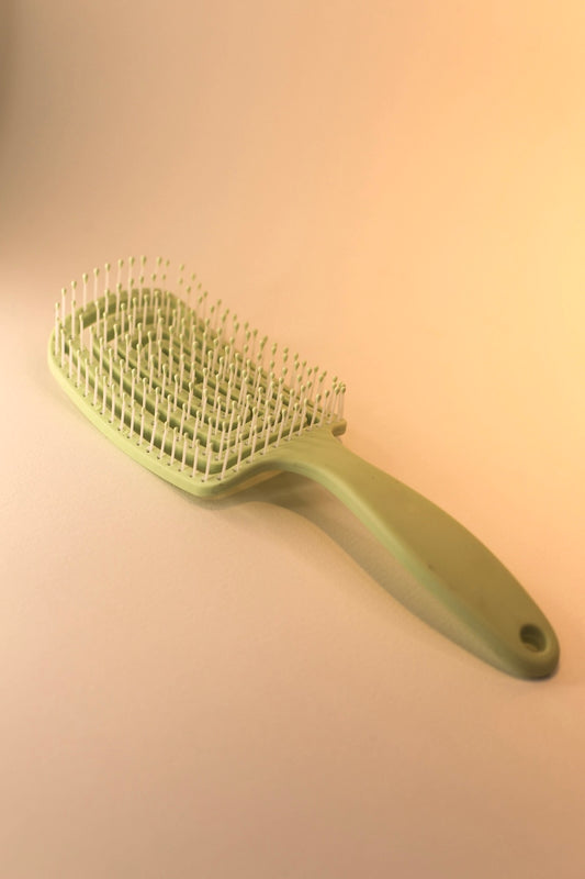 Elegant round hair comb – carved decorative accessory for women