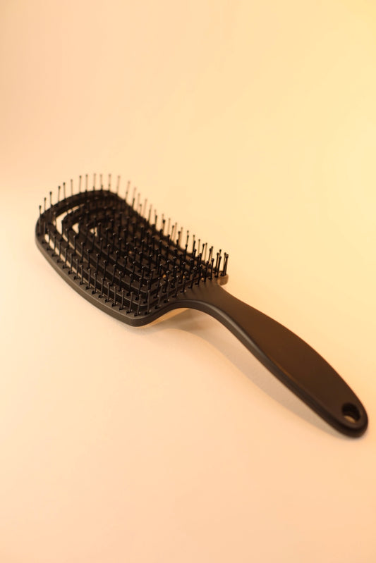 Elegant round hair comb – carved decorative accessory for women